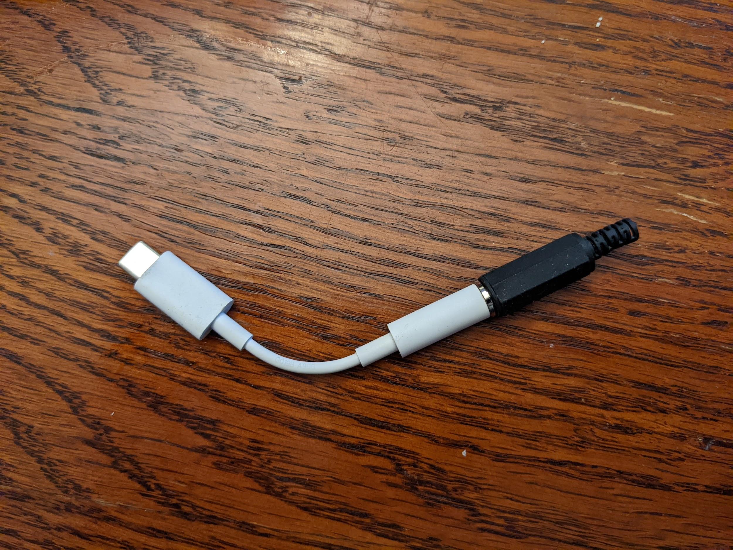连接到 USB 转模拟适配器的音频环回插头