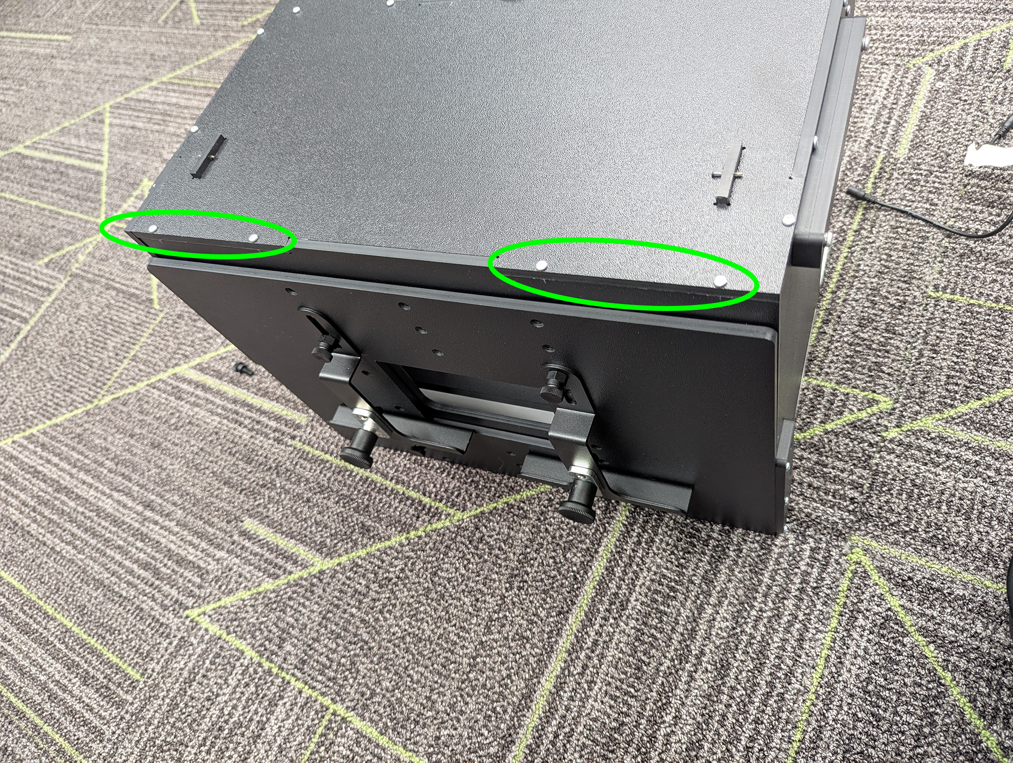 Cómo quitar los tornillos de la estructura de soporte modular