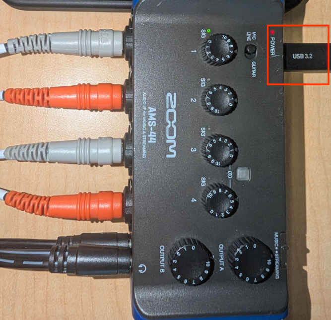 使用 USB 将 Zoom AMS-44 连接到 DUT
